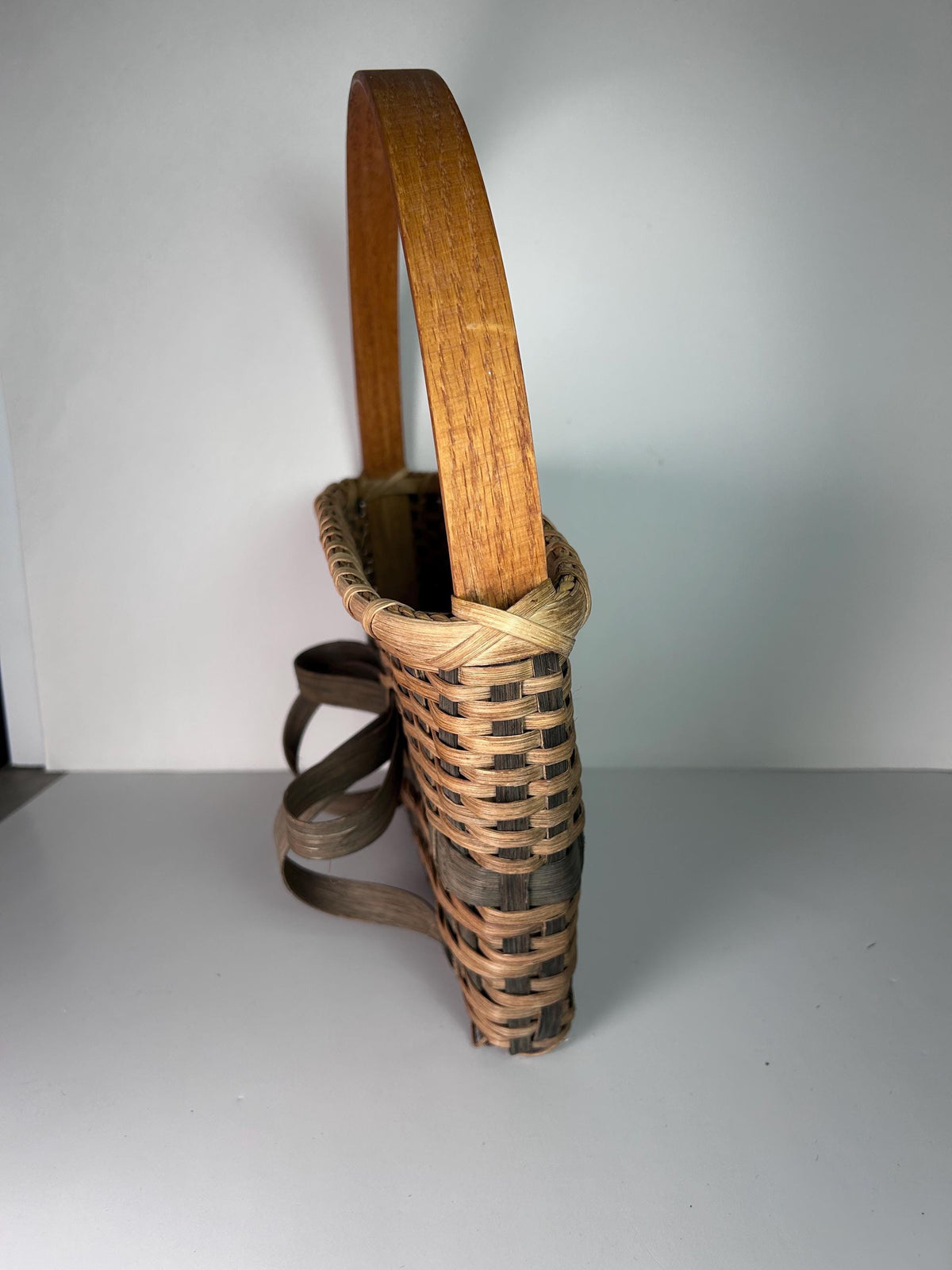 Woven Reed Basket with Bow Door Window, 14" Wreath Alternative