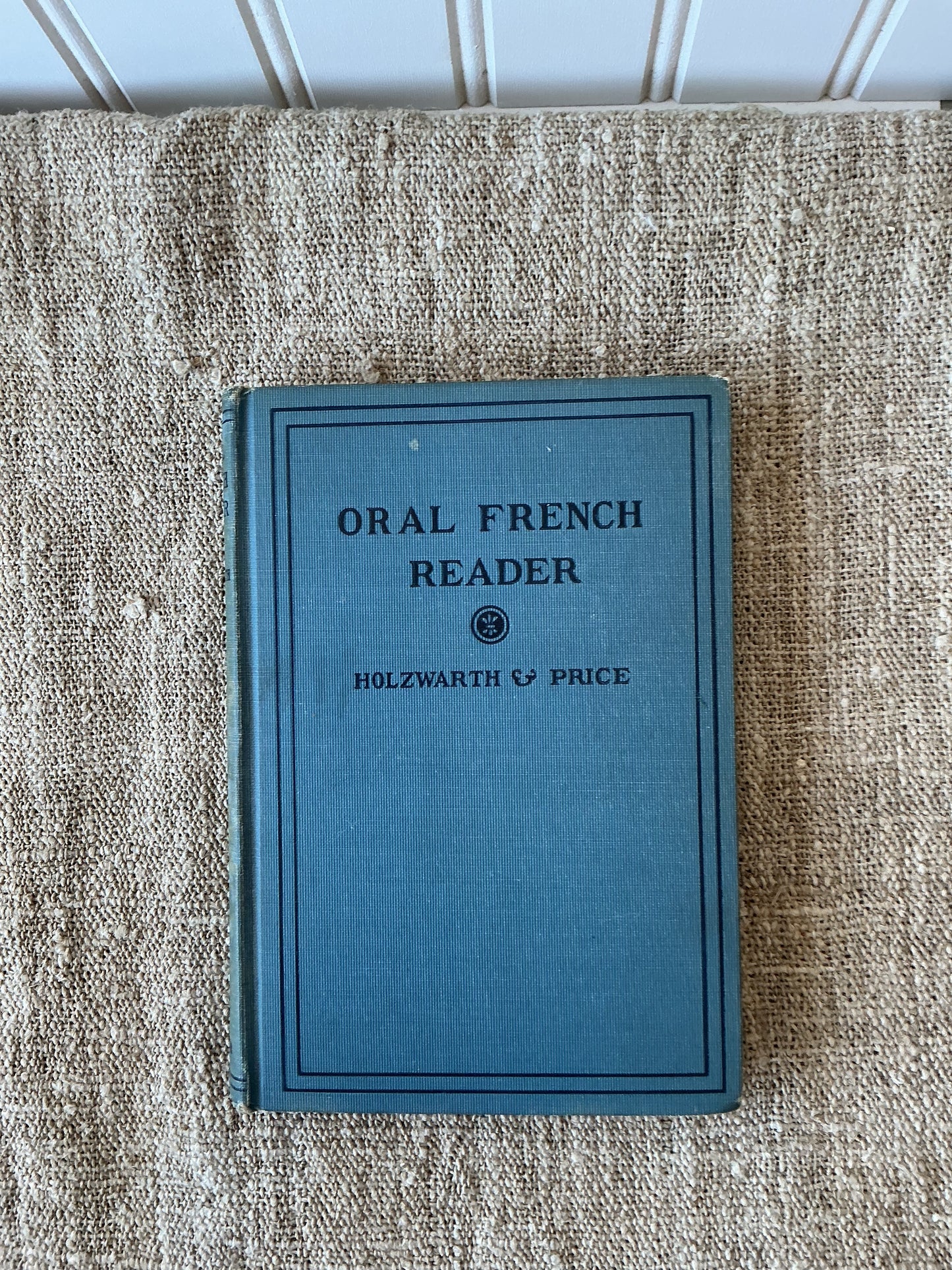 1931 Pretty Blue French Reader