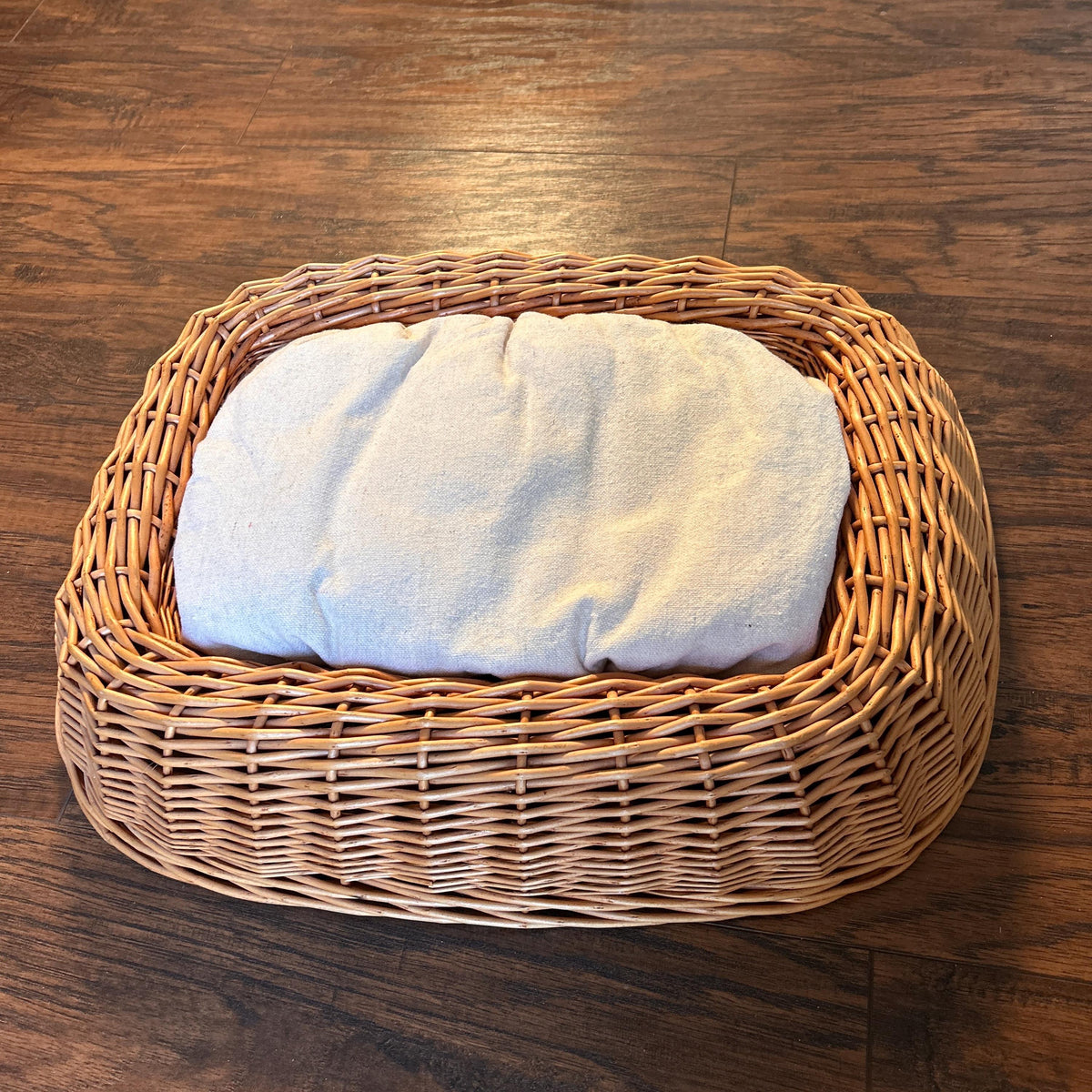 Precious Small Woven Pet Bed with Cushion and Cover