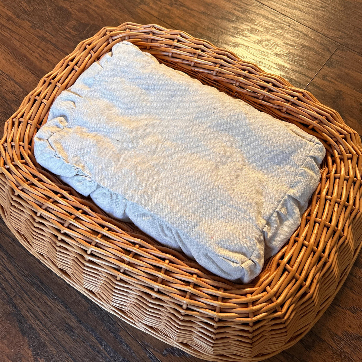 Precious Small Woven Pet Bed with Cushion and Cover
