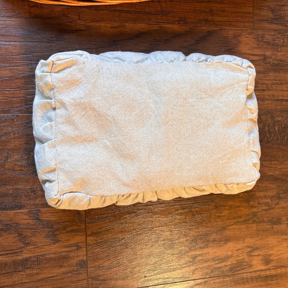 Precious Small Woven Pet Bed with Cushion and Cover