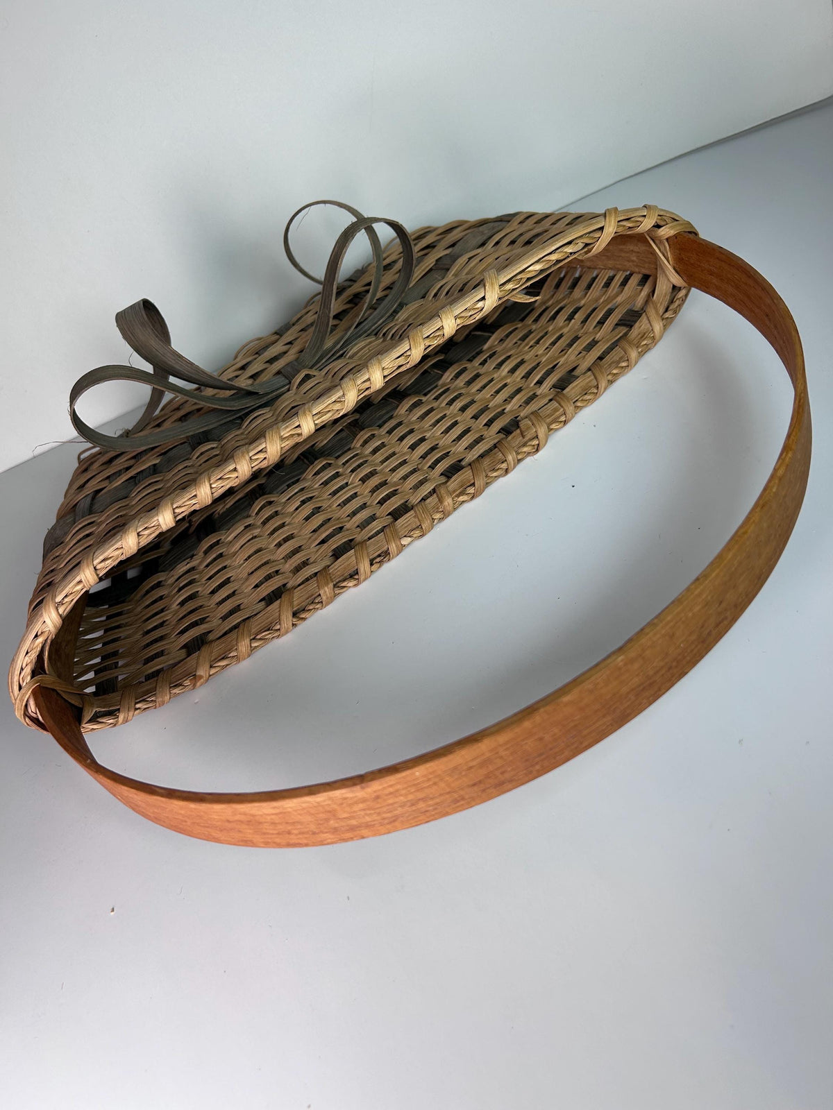 Woven Reed Basket with Bow Door Window, 14" Wreath Alternative