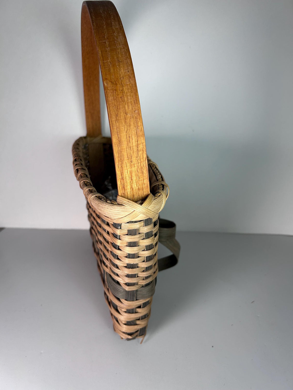 Woven Reed Basket with Bow Door Window, 14" Wreath Alternative